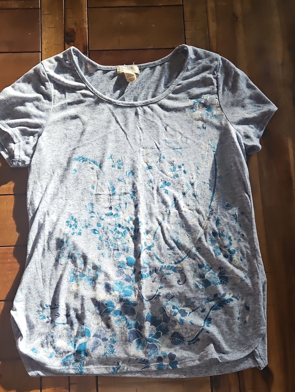 Madison & Berkeley Women's Light Blue Floral Scoop Neck Tee